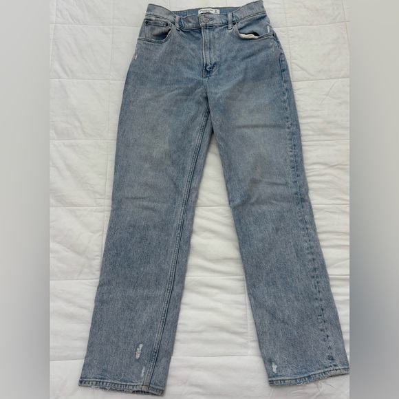 Abercrombie and Fitch Ultra High Rise 90s Straight Jean - Picture 3 of 9